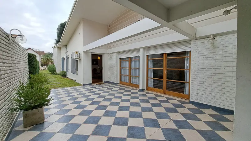 Casa en venta · Castelar, Morón, GBA Oeste, Provincia de Buenos Aires Casa en venta · Castelar, Morón, GBA Oeste, Provincia de Buenos Aires