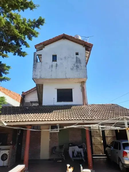 Casa en venta · Caseros, Tres de Febrero, GBA Oeste, Provincia de Buenos Aires Casa en venta · Caseros, Tres de Febrero, GBA Oeste, Provincia de Buenos Aires