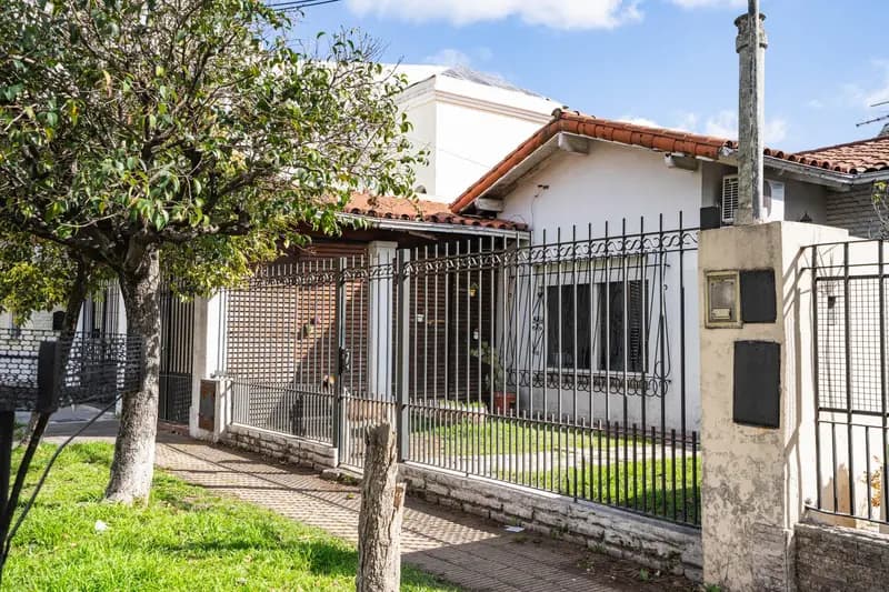 Casa en venta · Ramos Mejia, La Matanza, GBA Oeste, Provincia de Buenos Aires Casa en venta · Ramos Mejia, La Matanza, GBA Oeste, Provincia de Buenos Aires