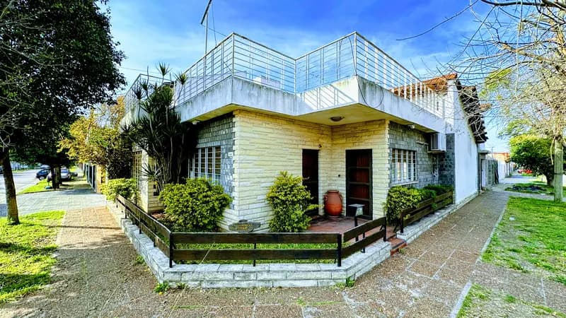 Casa en venta · Castelar, Morón, GBA Oeste, Provincia de Buenos Aires Casa en venta · Castelar, Morón, GBA Oeste, Provincia de Buenos Aires