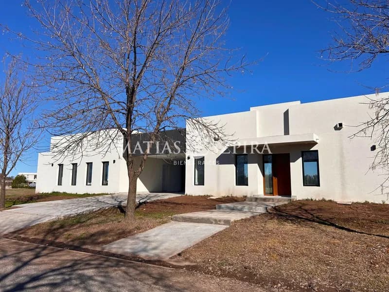 Casa en venta · Everlinks Golf & Country Club, Luján, GBA Oeste, Provincia de Buenos Aires Casa en venta · Everlinks Golf & Country Club, Luján, GBA Oeste, Provincia de Buenos Aires