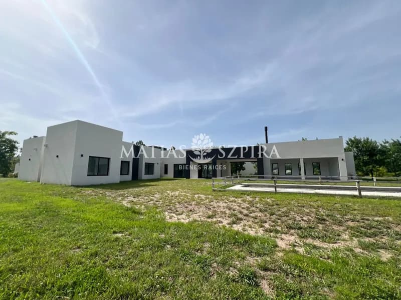 Casa en venta · Everlinks Golf & Country Club, Luján, GBA Oeste, Provincia de Buenos Aires Casa en venta · Everlinks Golf & Country Club, Luján, GBA Oeste, Provincia de Buenos Aires