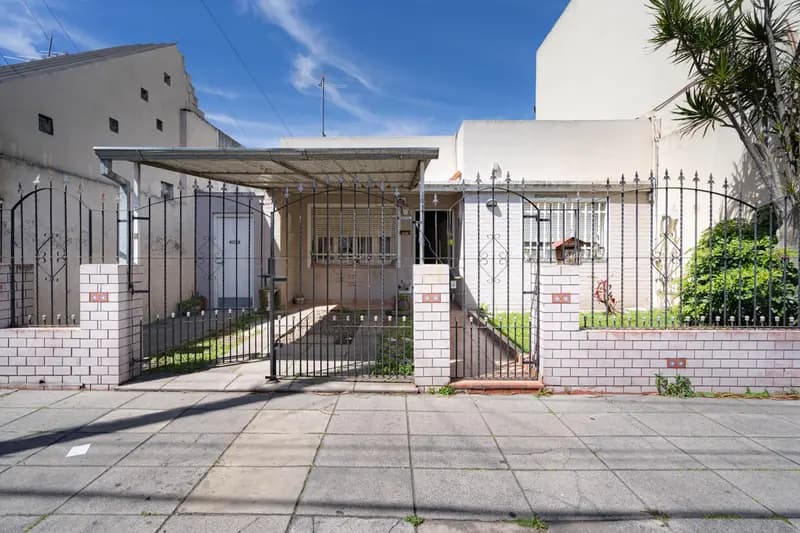 Casa en venta · Lomas del Mirador, La Matanza, GBA Oeste, Provincia de Buenos Aires Casa en venta · Lomas del Mirador, La Matanza, GBA Oeste, Provincia de Buenos Aires