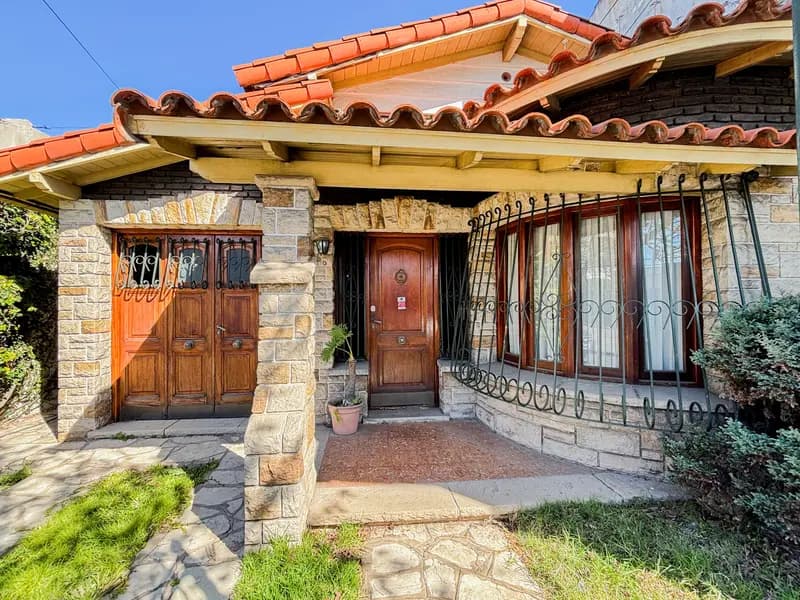 Casa en venta · Villa Sarmiento, Morón, GBA Oeste, Provincia de Buenos Aires Casa en venta · Villa Sarmiento, Morón, GBA Oeste, Provincia de Buenos Aires