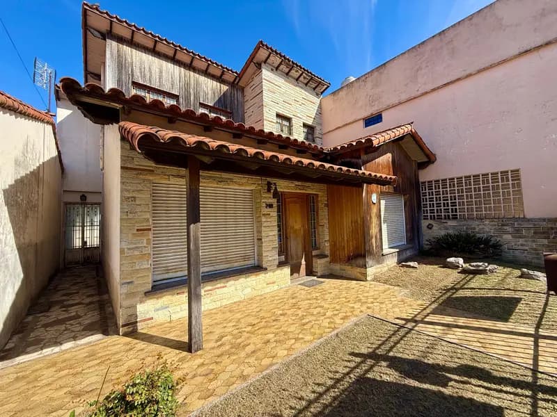 Casa en venta · Haedo, Morón, GBA Oeste, Provincia de Buenos Aires Casa en venta · Haedo, Morón, GBA Oeste, Provincia de Buenos Aires