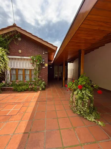 Casa en venta · Villa Sarmiento, Morón, GBA Oeste, Provincia de Buenos Aires Casa en venta · Villa Sarmiento, Morón, GBA Oeste, Provincia de Buenos Aires