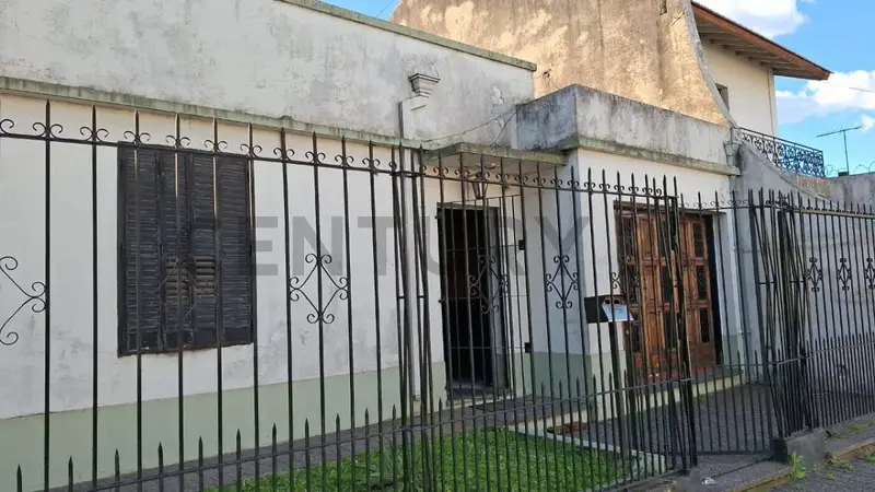 Casa en venta · Temperley, Lomas de Zamora, GBA Sur, Provincia de Buenos Aires Casa en venta · Temperley, Lomas de Zamora, GBA Sur, Provincia de Buenos Aires