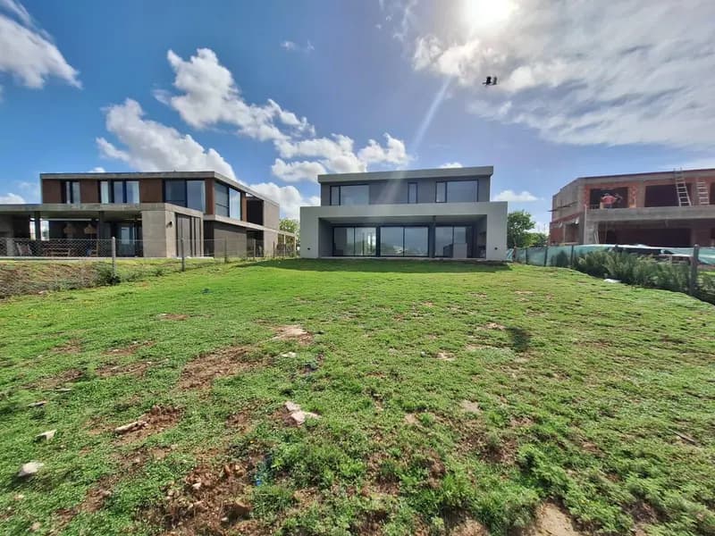 Casa en venta · El Cantón, Escobar, GBA Norte, Provincia de Buenos Aires Casa en venta · El Cantón, Escobar, GBA Norte, Provincia de Buenos Aires