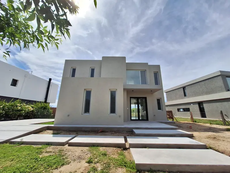 Casa en venta · El Cantón, Escobar, GBA Norte, Provincia de Buenos Aires Casa en venta · El Cantón, Escobar, GBA Norte, Provincia de Buenos Aires