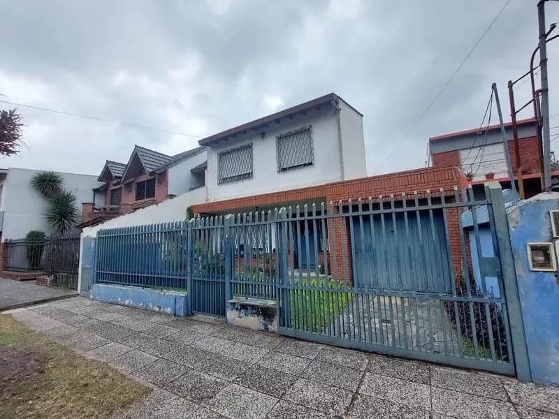 Casa en venta · Villa Luzuriaga, La Matanza, GBA Oeste, Provincia de Buenos Aires Casa en venta · Villa Luzuriaga, La Matanza, GBA Oeste, Provincia de Buenos Aires