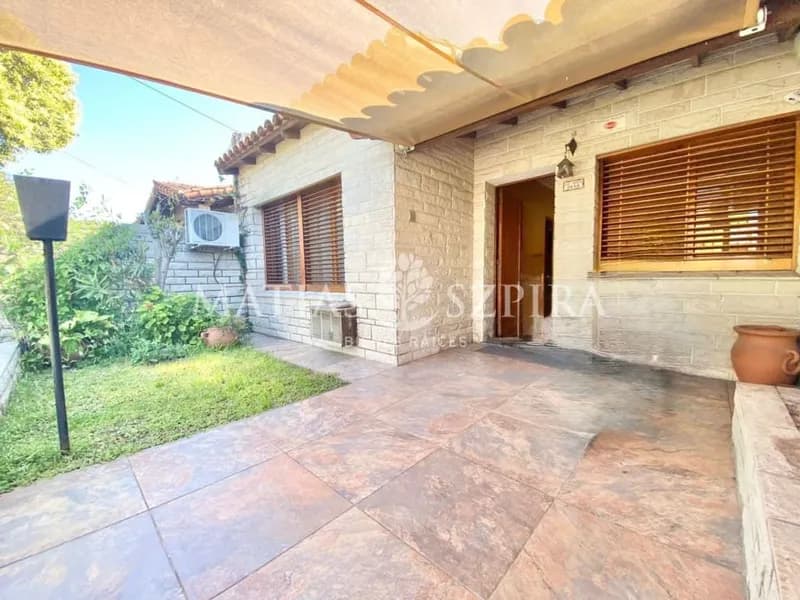 Casa en venta · Castelar, Morón, GBA Oeste, Provincia de Buenos Aires Casa en venta · Castelar, Morón, GBA Oeste, Provincia de Buenos Aires