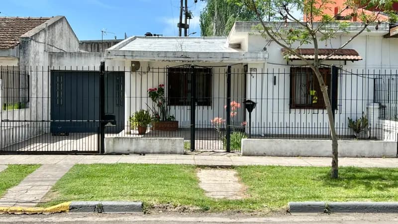 Casa en venta · Los Polvorines, Malvinas Argentinas, GBA Norte, Provincia de Buenos Aires Casa en venta · Los Polvorines, Malvinas Argentinas, GBA Norte, Provincia de Buenos Aires