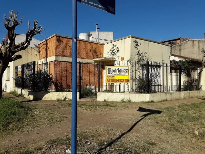 Casa en venta · Villa Luzuriaga, La Matanza, GBA Oeste, Provincia de Buenos Aires Casa en venta · Villa Luzuriaga, La Matanza, GBA Oeste, Provincia de Buenos Aires