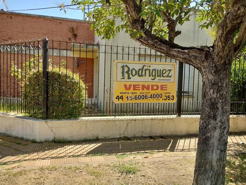 Casa en venta · Villa Luzuriaga, La Matanza, GBA Oeste, Provincia de Buenos Aires Casa en venta · Villa Luzuriaga, La Matanza, GBA Oeste, Provincia de Buenos Aires