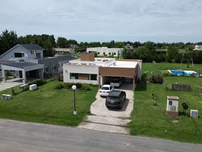 Casa en venta · Ezeiza, GBA Sur, Provincia de Buenos Aires Casa en venta · Ezeiza, GBA Sur, Provincia de Buenos Aires