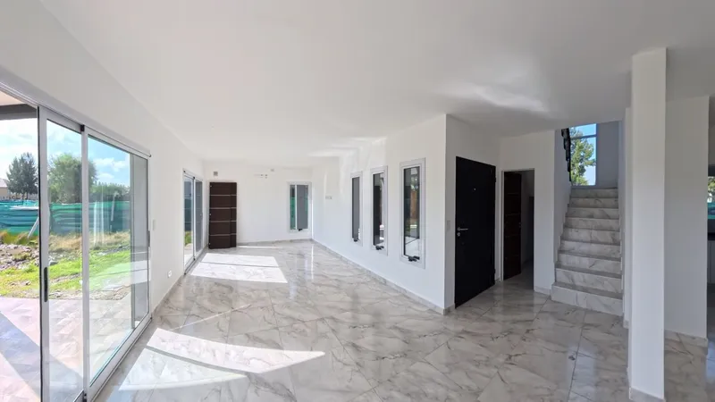 Casa en venta · El Principado, San Vicente, GBA Sur, Provincia de Buenos Aires Casa en venta · El Principado, San Vicente, GBA Sur, Provincia de Buenos Aires