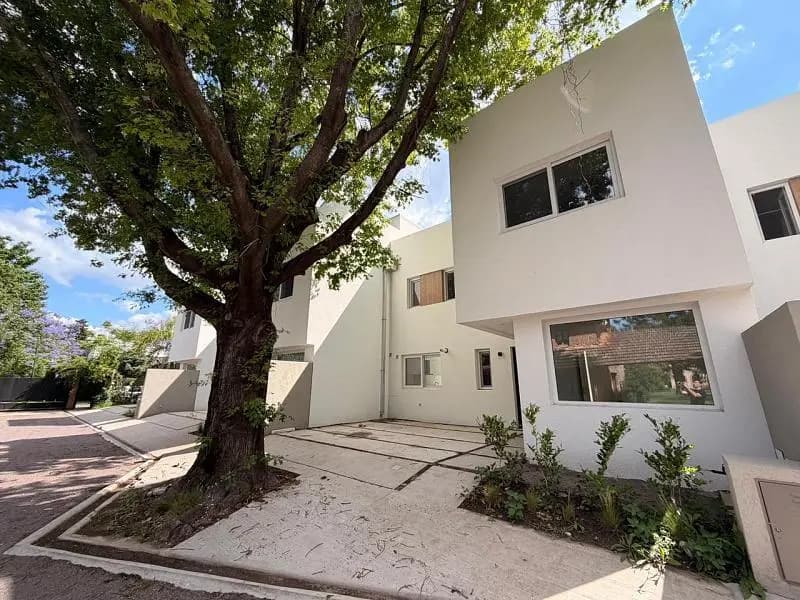 Casa en venta · San Isidro, GBA Norte, Provincia de Buenos Aires Casa en venta · San Isidro, GBA Norte, Provincia de Buenos Aires