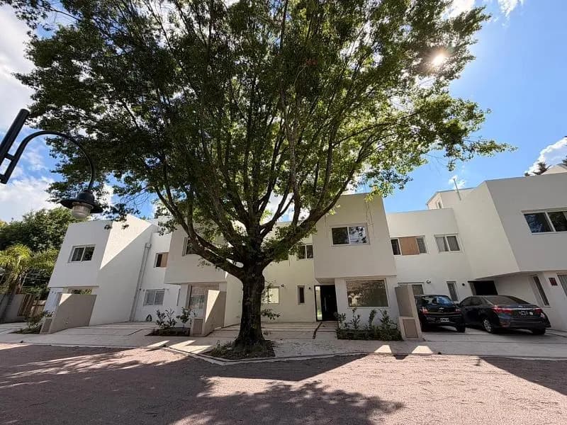 Casa en venta · San Isidro, GBA Norte, Provincia de Buenos Aires Casa en venta · San Isidro, GBA Norte, Provincia de Buenos Aires