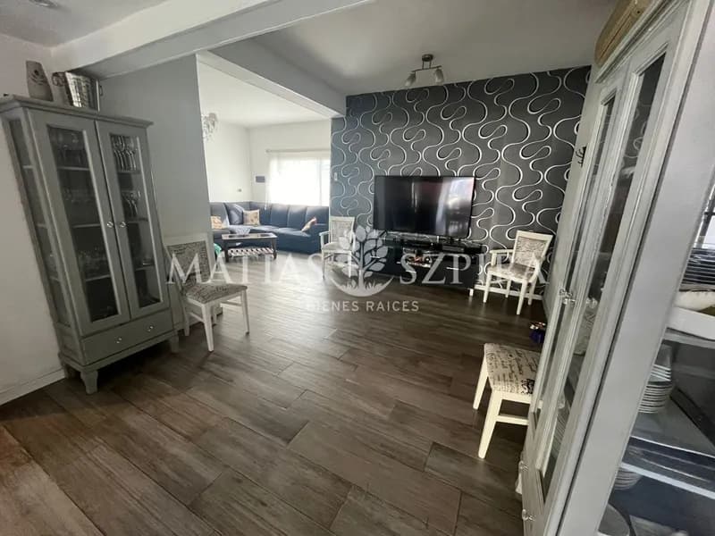 Casa en venta · Castelar, Morón, GBA Oeste, Provincia de Buenos Aires Casa en venta · Castelar, Morón, GBA Oeste, Provincia de Buenos Aires