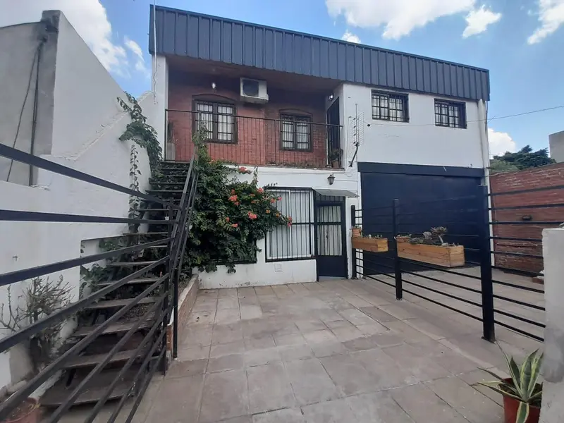 Casa en venta · Villa Santos Tesei, Hurlingham, GBA Oeste, Provincia de Buenos Aires Casa en venta · Villa Santos Tesei, Hurlingham, GBA Oeste, Provincia de Buenos Aires