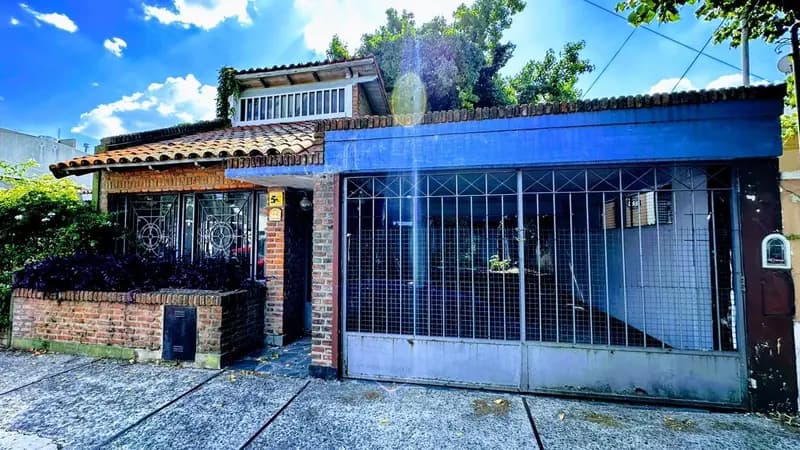 Casa en venta · Castelar, Morón, GBA Oeste, Provincia de Buenos Aires Casa en venta · Castelar, Morón, GBA Oeste, Provincia de Buenos Aires