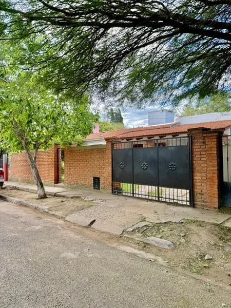 Casa en venta · Quintas De Arguello, Córdoba Capital, Córdoba Casa en venta · Quintas De Arguello, Córdoba Capital, Córdoba