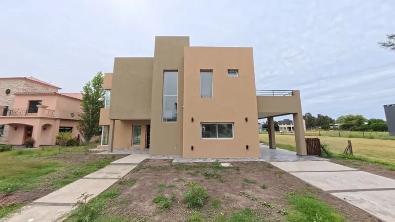 Casa en venta · El Principado, San Vicente, GBA Sur, Provincia de Buenos Aires Casa en venta · El Principado, San Vicente, GBA Sur, Provincia de Buenos Aires