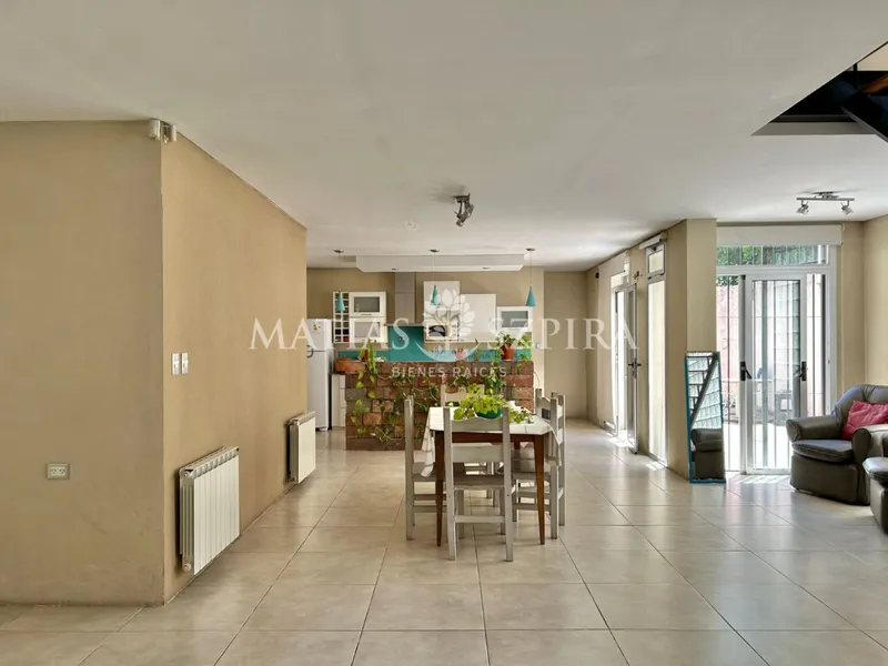 Casa en venta · Castelar, Morón, GBA Oeste, Provincia de Buenos Aires Casa en venta · Castelar, Morón, GBA Oeste, Provincia de Buenos Aires