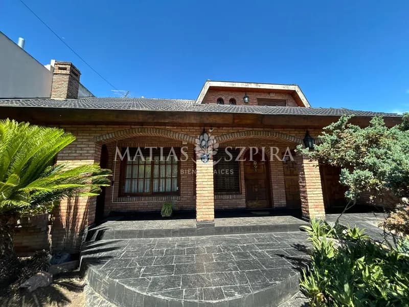 Casa en venta · Castelar Norte, Castelar, Morón, GBA Oeste, Provincia de Buenos Aires Casa en venta · Castelar Norte, Castelar, Morón, GBA Oeste, Provincia de Buenos Aires