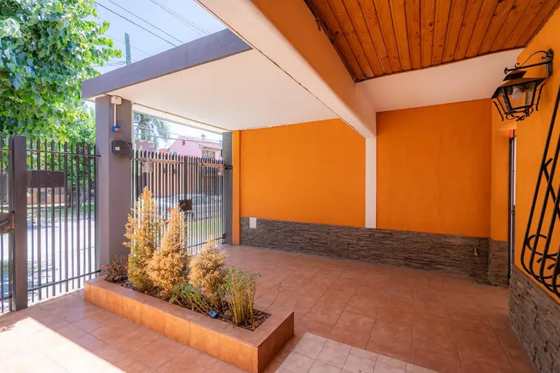 Casa en venta · Villa Luzuriaga, La Matanza, GBA Oeste, Provincia de Buenos Aires Casa en venta · Villa Luzuriaga, La Matanza, GBA Oeste, Provincia de Buenos Aires