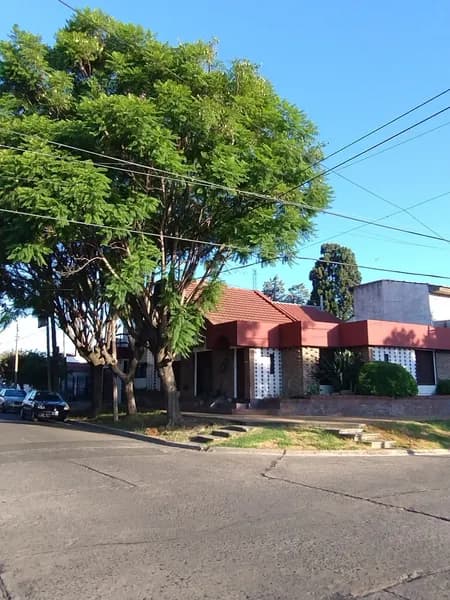 Casa en venta · Castelar, Morón, GBA Oeste, Provincia de Buenos Aires Casa en venta · Castelar, Morón, GBA Oeste, Provincia de Buenos Aires