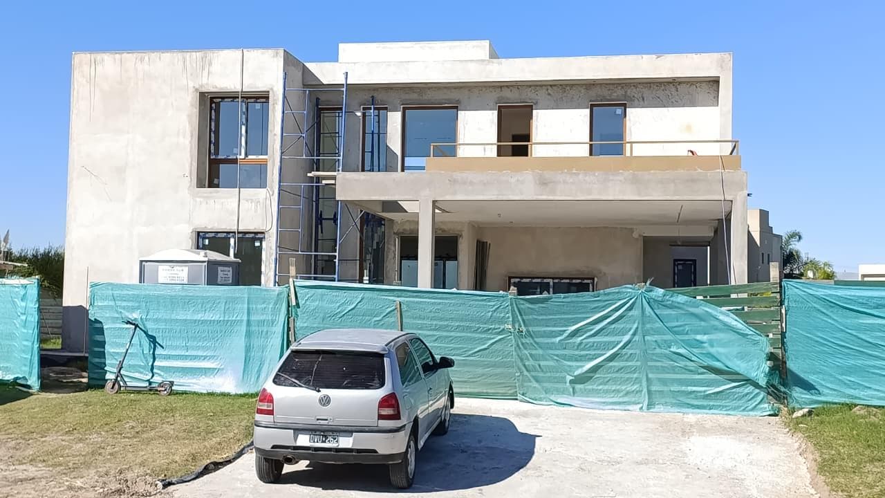 Casa en venta · Ezeiza, GBA Sur, Provincia de Buenos Aires Casa en venta · Ezeiza, GBA Sur, Provincia de Buenos Aires