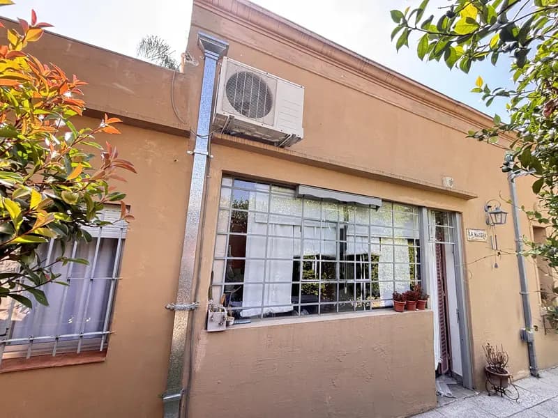 Casa en venta · Castelar, Morón, GBA Oeste, Provincia de Buenos Aires Casa en venta · Castelar, Morón, GBA Oeste, Provincia de Buenos Aires