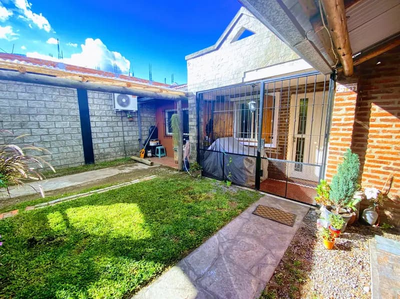 Casa en venta · Barrio Parque Leloir, Ituzaingó, GBA Oeste, Provincia de Buenos Aires Casa en venta · Barrio Parque Leloir, Ituzaingó, GBA Oeste, Provincia de Buenos Aires