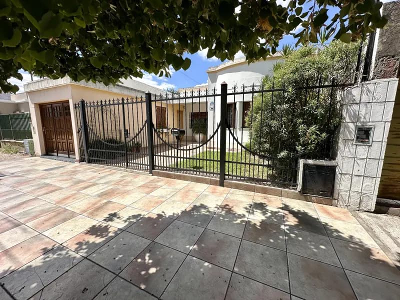 Casa en venta · Haedo, Morón, GBA Oeste, Provincia de Buenos Aires Casa en venta · Haedo, Morón, GBA Oeste, Provincia de Buenos Aires