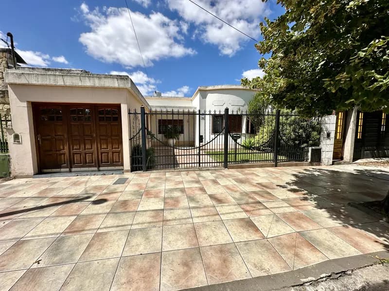 Casa en venta · Haedo, Morón, GBA Oeste, Provincia de Buenos Aires Casa en venta · Haedo, Morón, GBA Oeste, Provincia de Buenos Aires