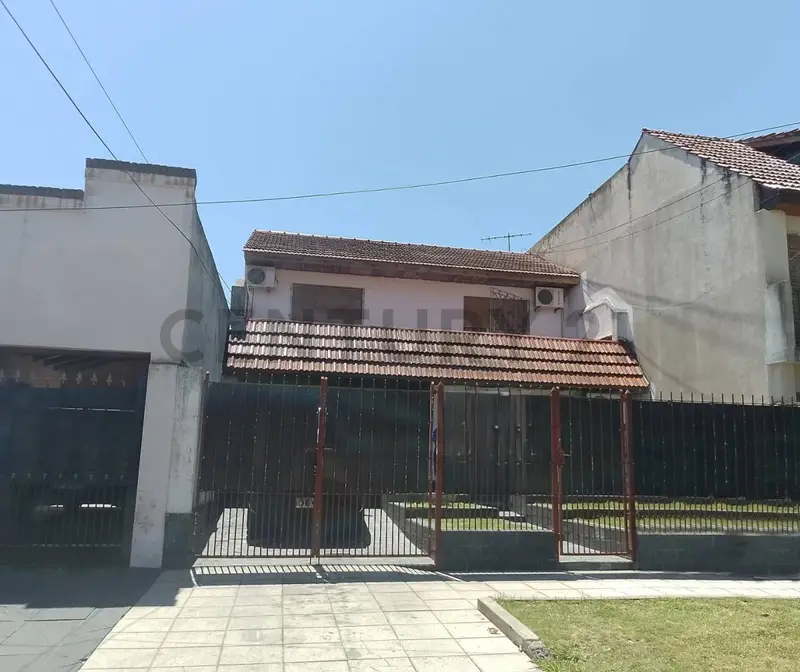Casa en venta · Temperley, Lomas de Zamora, GBA Sur, Provincia de Buenos Aires Casa en venta · Temperley, Lomas de Zamora, GBA Sur, Provincia de Buenos Aires