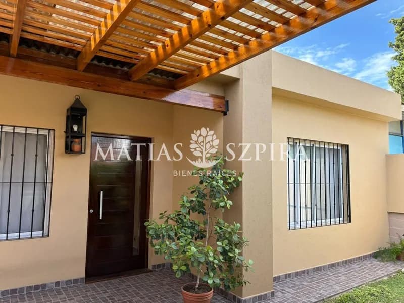 Casa en venta · Castelar, Morón, GBA Oeste, Provincia de Buenos Aires Casa en venta · Castelar, Morón, GBA Oeste, Provincia de Buenos Aires