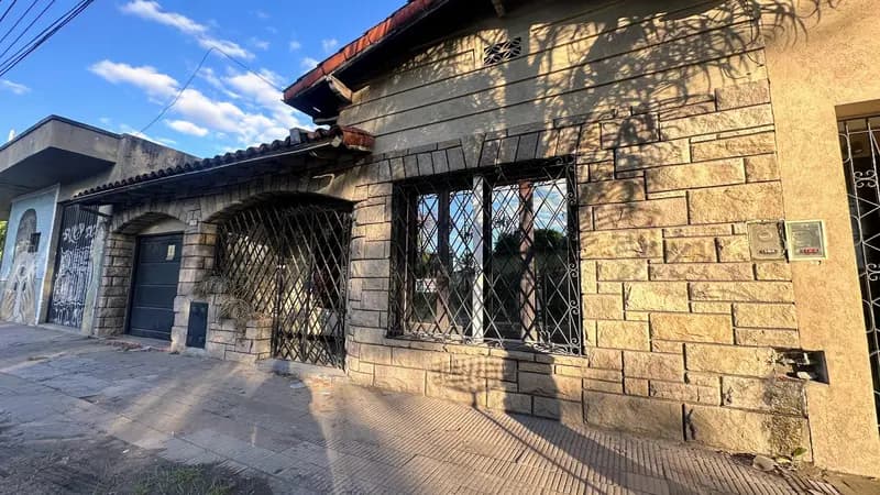 Casa en venta · Castelar, Morón, GBA Oeste, Provincia de Buenos Aires Casa en venta · Castelar, Morón, GBA Oeste, Provincia de Buenos Aires