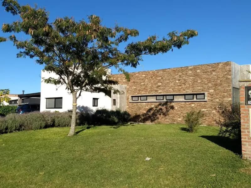 Casa en venta · San Sebastián, Escobar, GBA Norte, Provincia de Buenos Aires Casa en venta · San Sebastián, Escobar, GBA Norte, Provincia de Buenos Aires