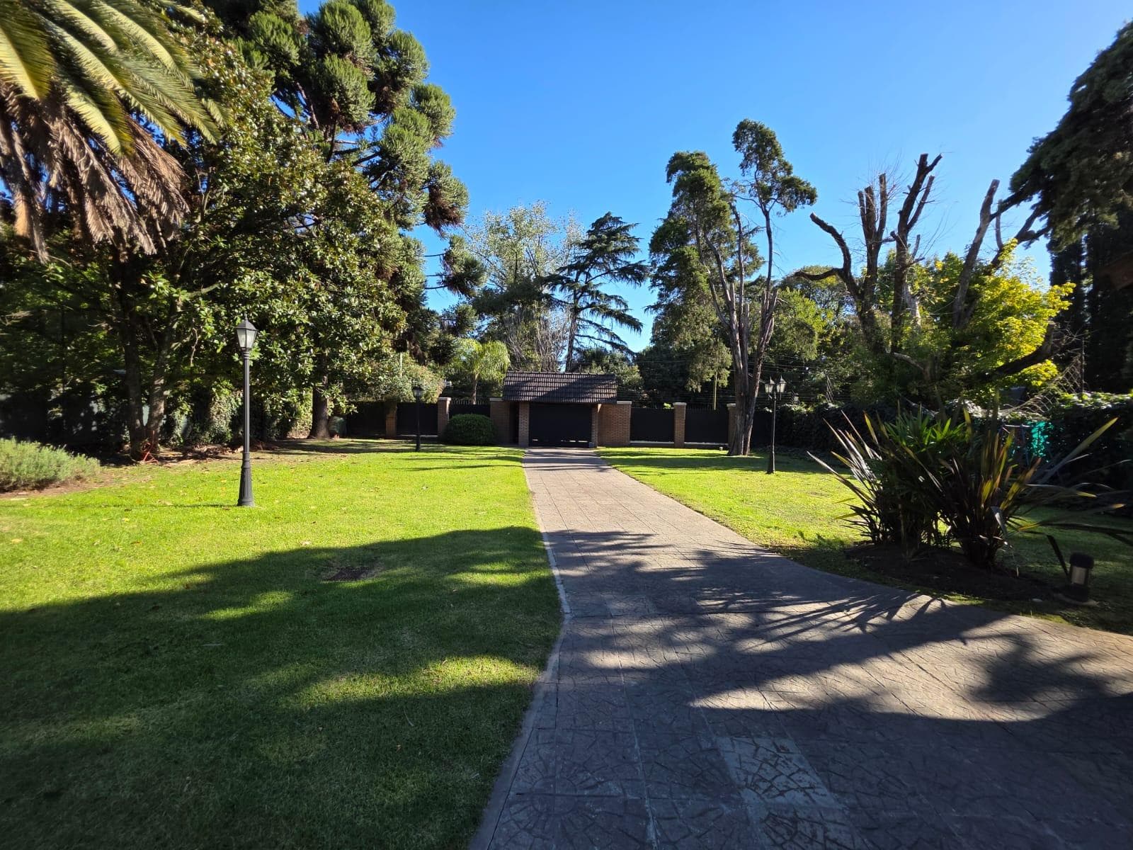 Casa en venta · Barrio Parque Leloir, Ituzaingó, GBA Oeste, Provincia de Buenos Aires Casa en venta · Barrio Parque Leloir, Ituzaingó, GBA Oeste, Provincia de Buenos Aires