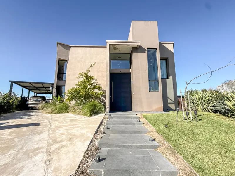 Casa en venta · San Sebastián, Escobar, GBA Norte, Provincia de Buenos Aires Casa en venta · San Sebastián, Escobar, GBA Norte, Provincia de Buenos Aires