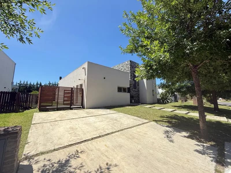 Casa en venta · El Cantón, Escobar, GBA Norte, Provincia de Buenos Aires Casa en venta · El Cantón, Escobar, GBA Norte, Provincia de Buenos Aires