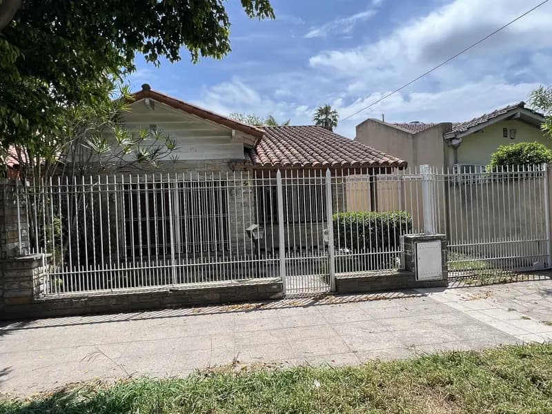 Casa en venta · Villa Sarmiento, Morón, GBA Oeste, Provincia de Buenos Aires Casa en venta · Villa Sarmiento, Morón, GBA Oeste, Provincia de Buenos Aires