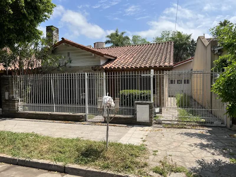 Casa en venta · Villa Sarmiento, Morón, GBA Oeste, Provincia de Buenos Aires Casa en venta · Villa Sarmiento, Morón, GBA Oeste, Provincia de Buenos Aires