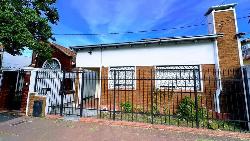 Casa en venta · Castelar, Morón, GBA Oeste, Provincia de Buenos Aires Casa en venta · Castelar, Morón, GBA Oeste, Provincia de Buenos Aires