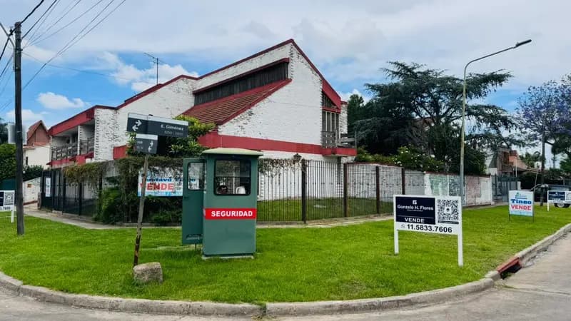 Casa en venta · Castelar, Morón, GBA Oeste, Provincia de Buenos Aires Casa en venta · Castelar, Morón, GBA Oeste, Provincia de Buenos Aires