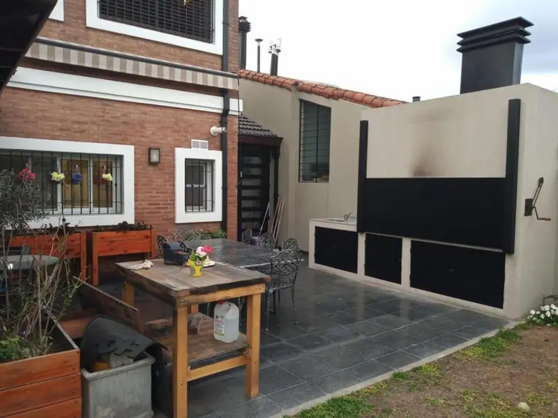 Casa en venta · Villa Luzuriaga, La Matanza, GBA Oeste, Provincia de Buenos Aires Casa en venta · Villa Luzuriaga, La Matanza, GBA Oeste, Provincia de Buenos Aires