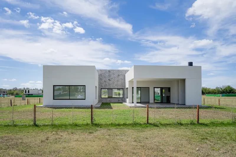 Casa en venta · Ezeiza, GBA Sur, Provincia de Buenos Aires Casa en venta · Ezeiza, GBA Sur, Provincia de Buenos Aires