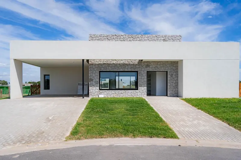 Casa en venta · Ezeiza, GBA Sur, Provincia de Buenos Aires Casa en venta · Ezeiza, GBA Sur, Provincia de Buenos Aires